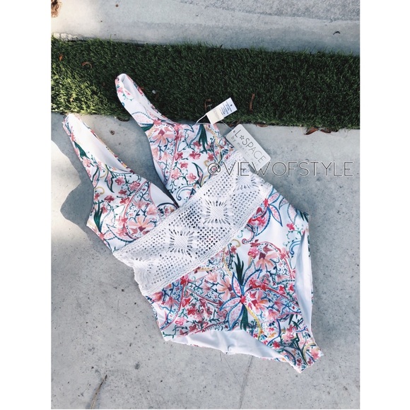 L*SPACE Samantha Paisley One Piece Swim - Picture 7 of 16